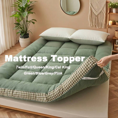 [1pcs 900gsm King Mattress Topper] Thin Mattress Pad With Checkered Print On The Side, Featuring Straps At The Corners Fit Over The Mattress, Foldable, Soft & Warm Mattress Protector | Low Allergenic & Breathable | Bedroom, Dormitory & Tatami
