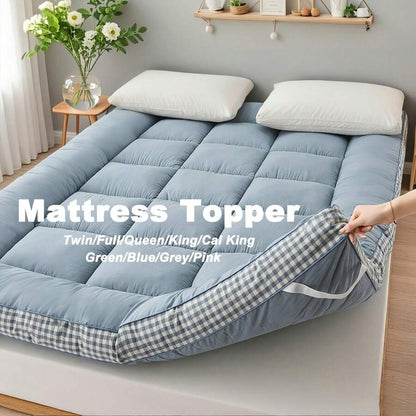 [1pcs 900gsm King Mattress Topper] Thin Mattress Pad With Checkered Print On The Side, Featuring Straps At The Corners Fit Over The Mattress, Foldable, Soft & Warm Mattress Protector | Low Allergenic & Breathable | Bedroom, Dormitory & Tatami